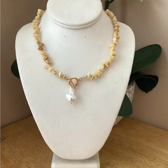 Gold and Cream Beaded Necklace with Pearl Pendant - Picture 3 of 8
